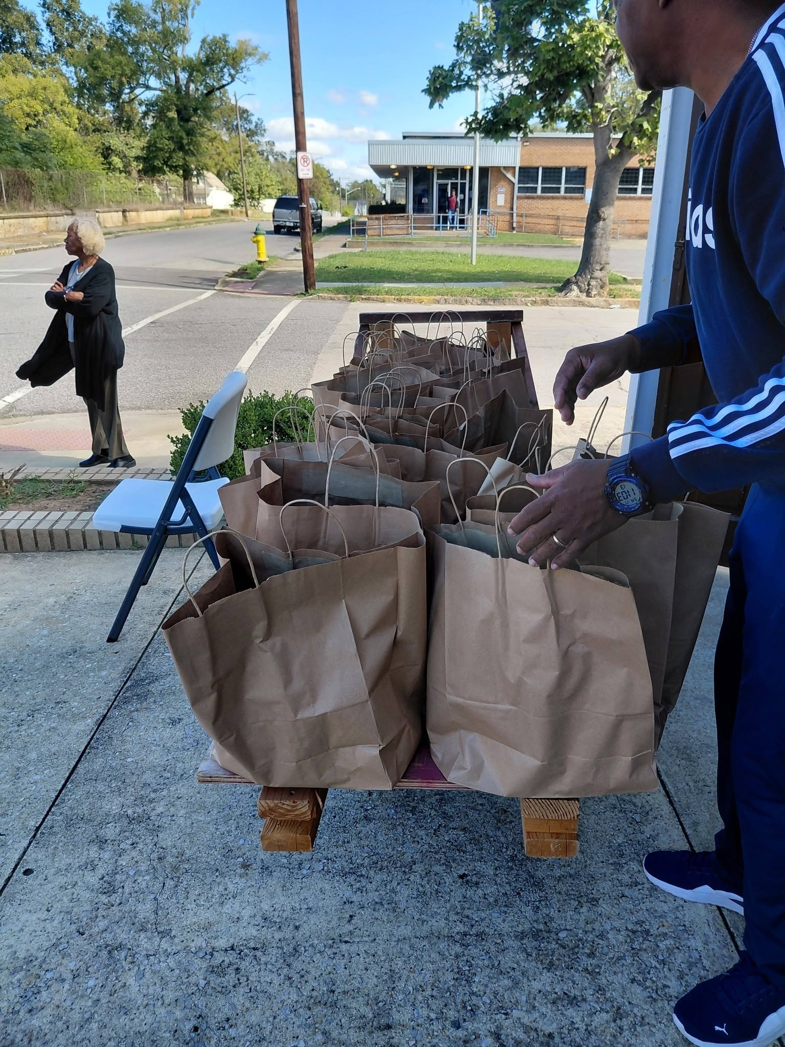 Oasis Food Pantry volunteer photo 2