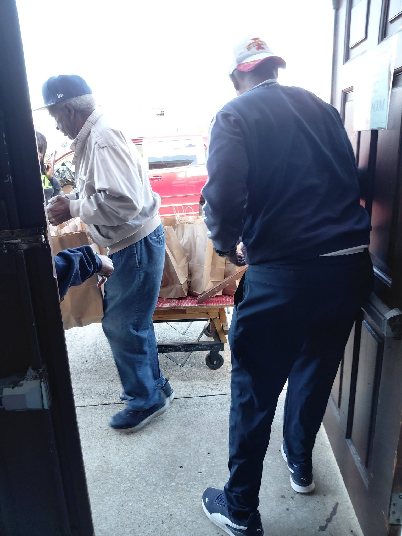 Oasis Food Pantry volunteer photo 7